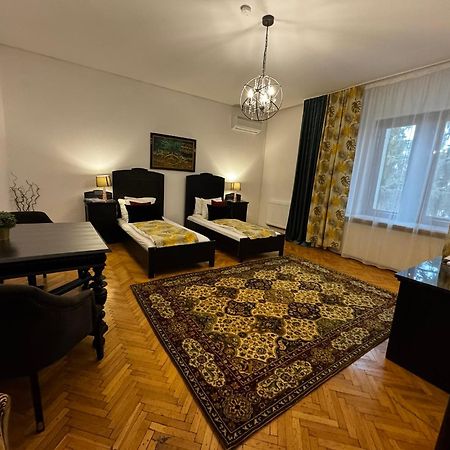 Casa Negustorului Hotell Deva Exteriör bild