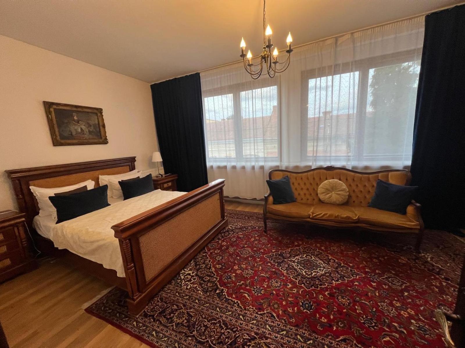 Casa Negustorului Hotell Deva Exteriör bild