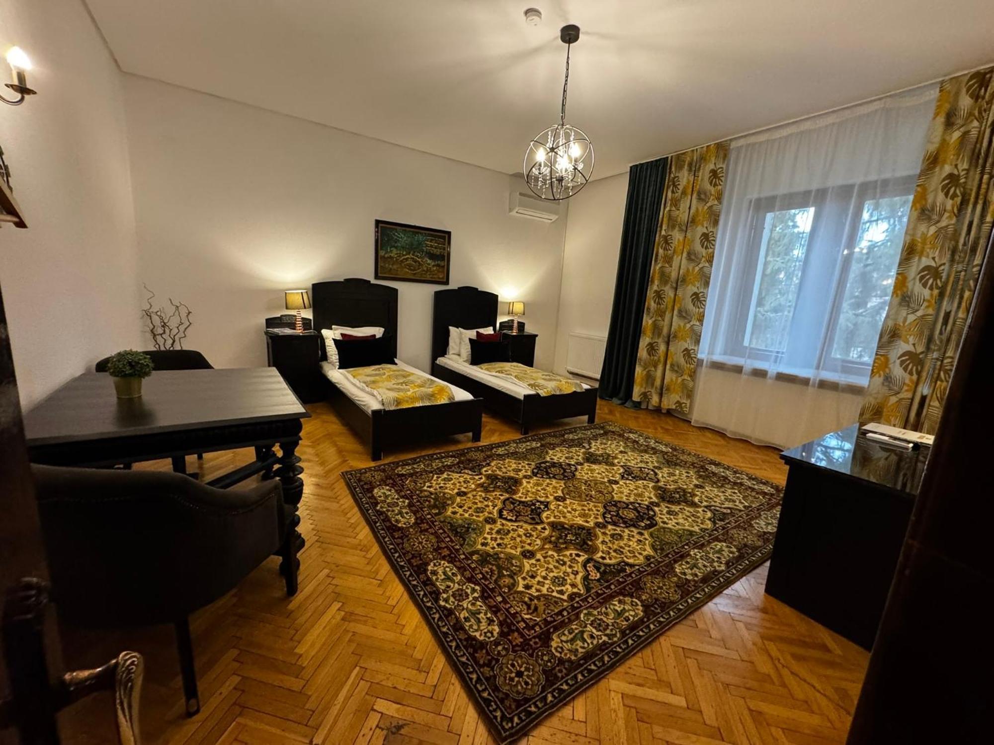 Casa Negustorului Hotell Deva Exteriör bild