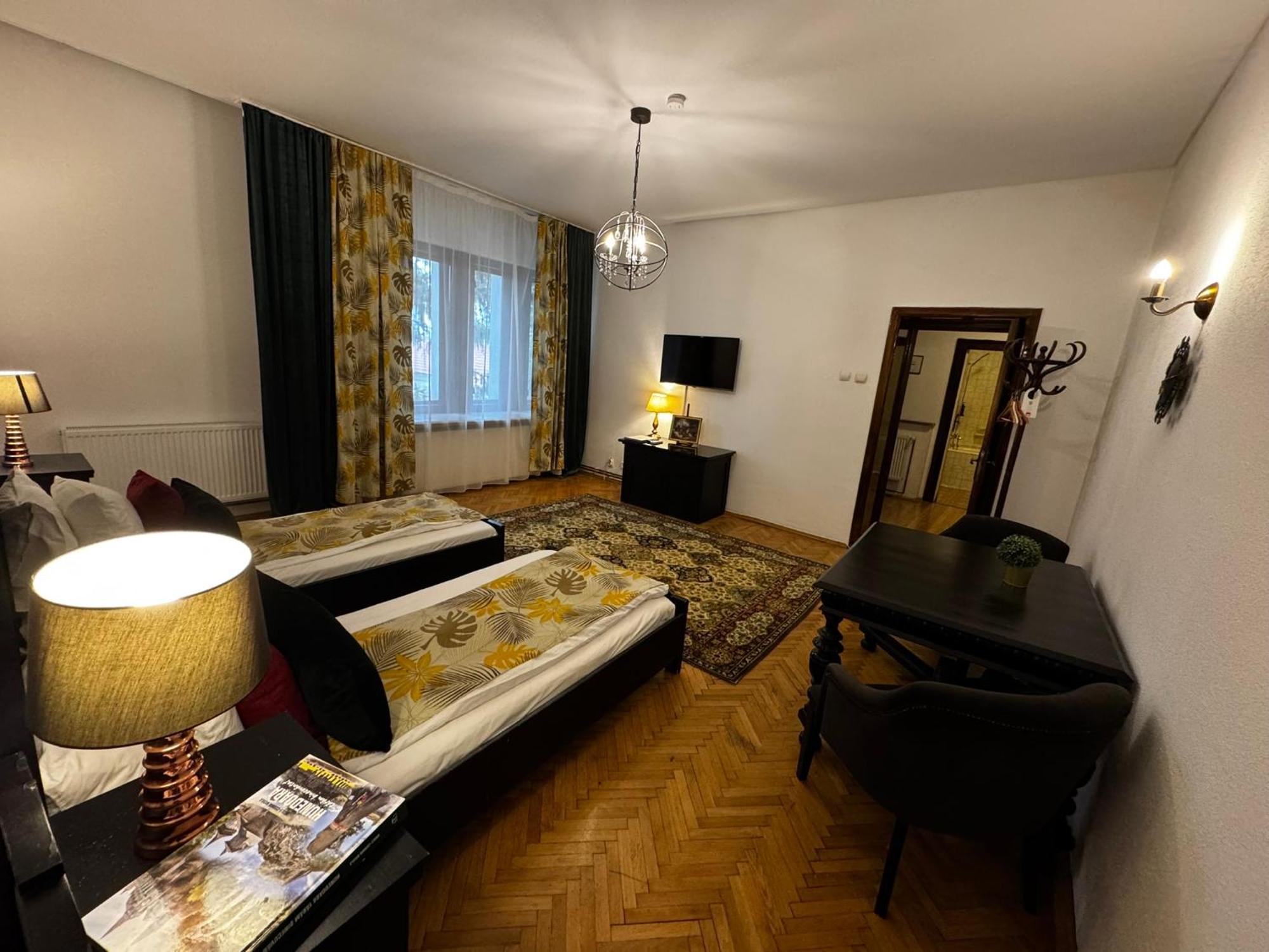 Casa Negustorului Hotell Deva Exteriör bild