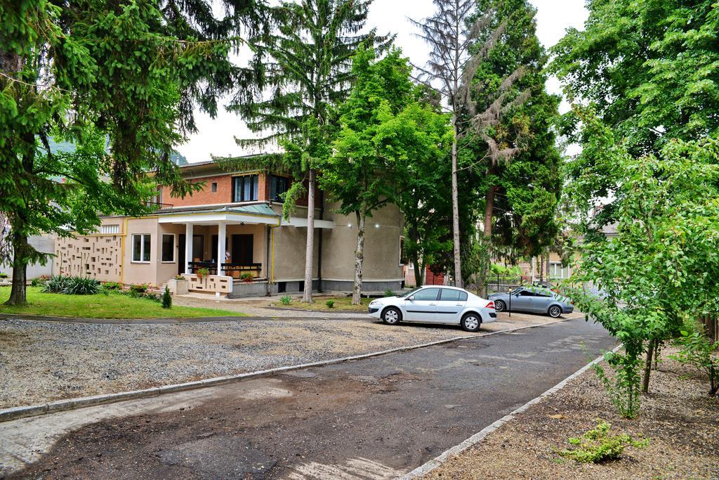 Casa Negustorului Hotell Deva Exteriör bild