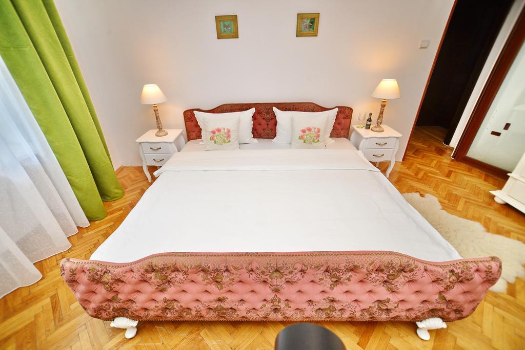 Casa Negustorului Hotell Deva Exteriör bild
