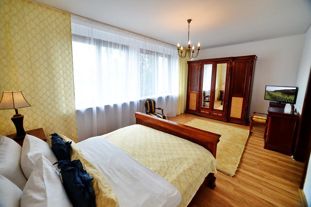 Casa Negustorului Hotell Deva Exteriör bild
