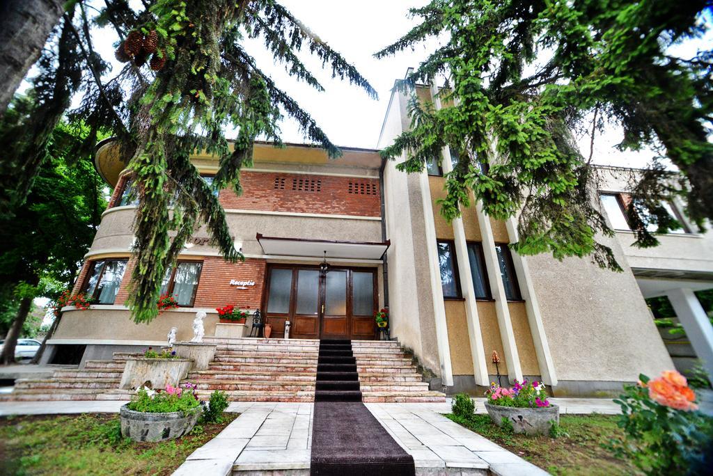 Casa Negustorului Hotell Deva Exteriör bild