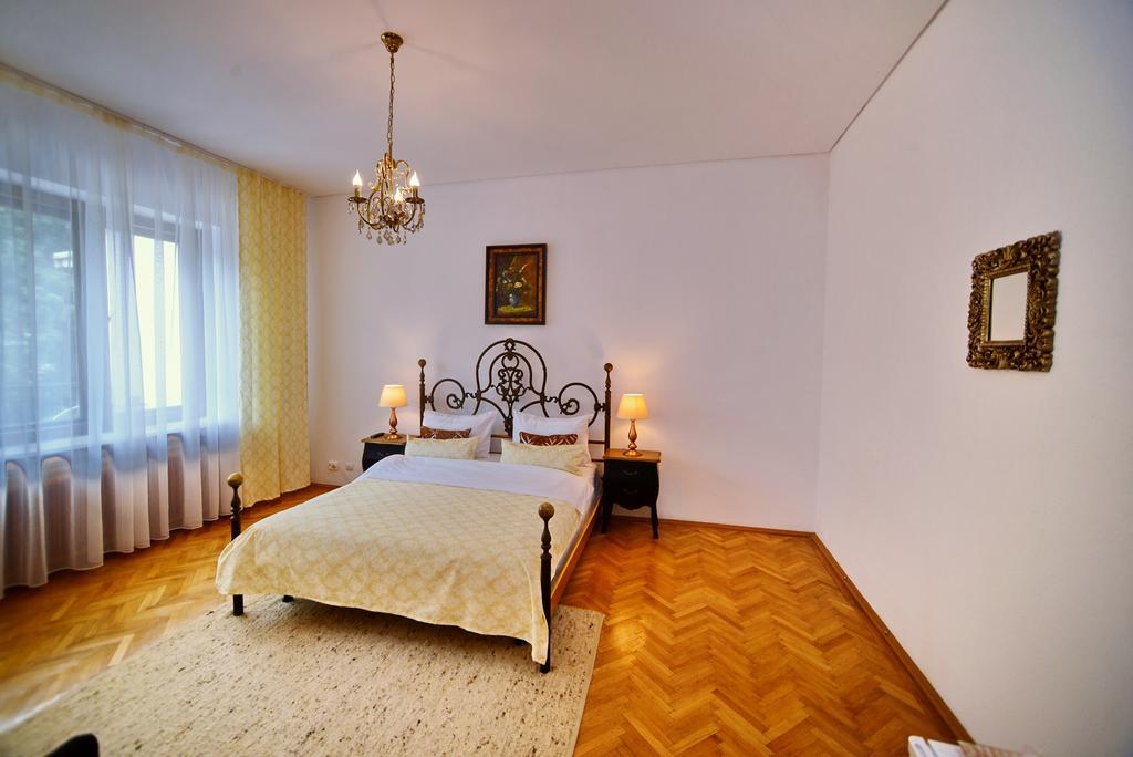 Casa Negustorului Hotell Deva Exteriör bild