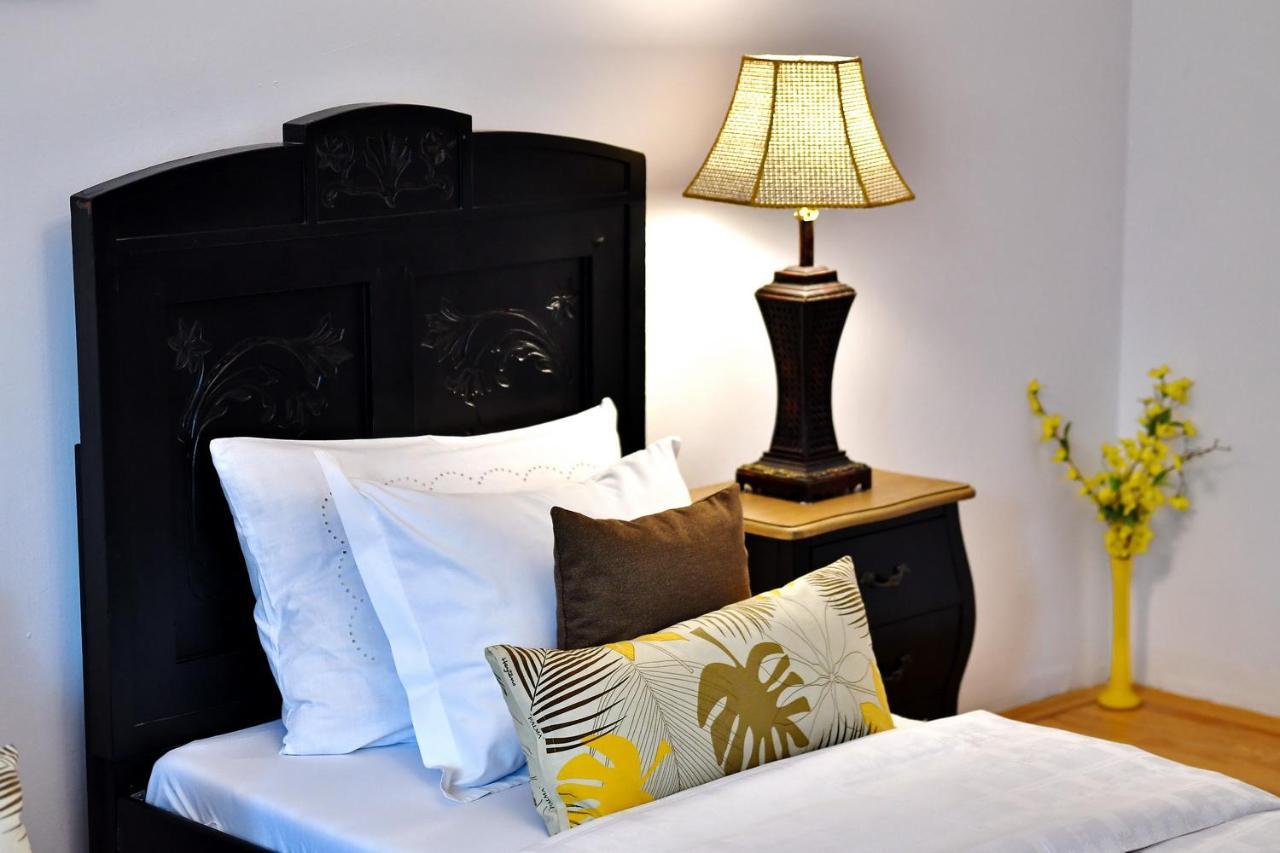 Casa Negustorului Hotell Deva Exteriör bild