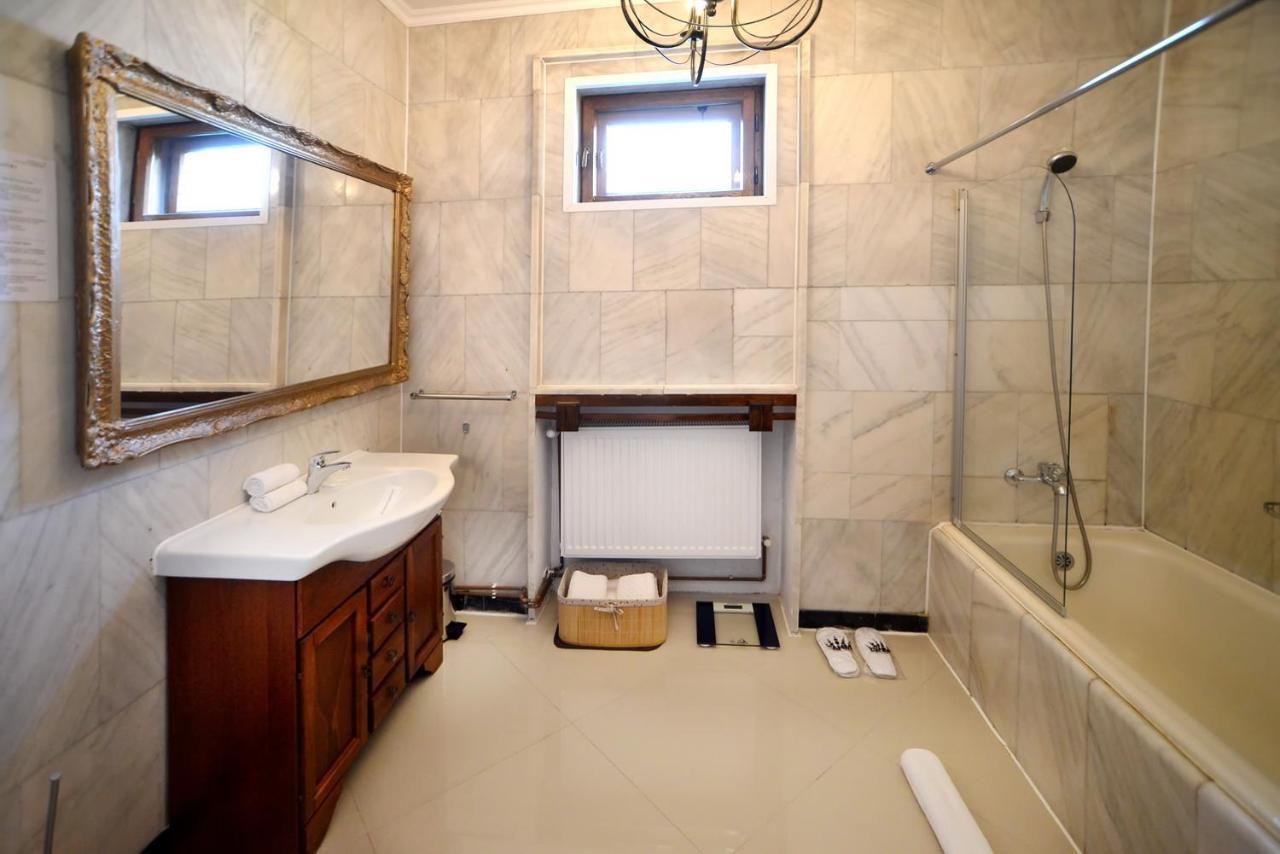 Casa Negustorului Hotell Deva Exteriör bild