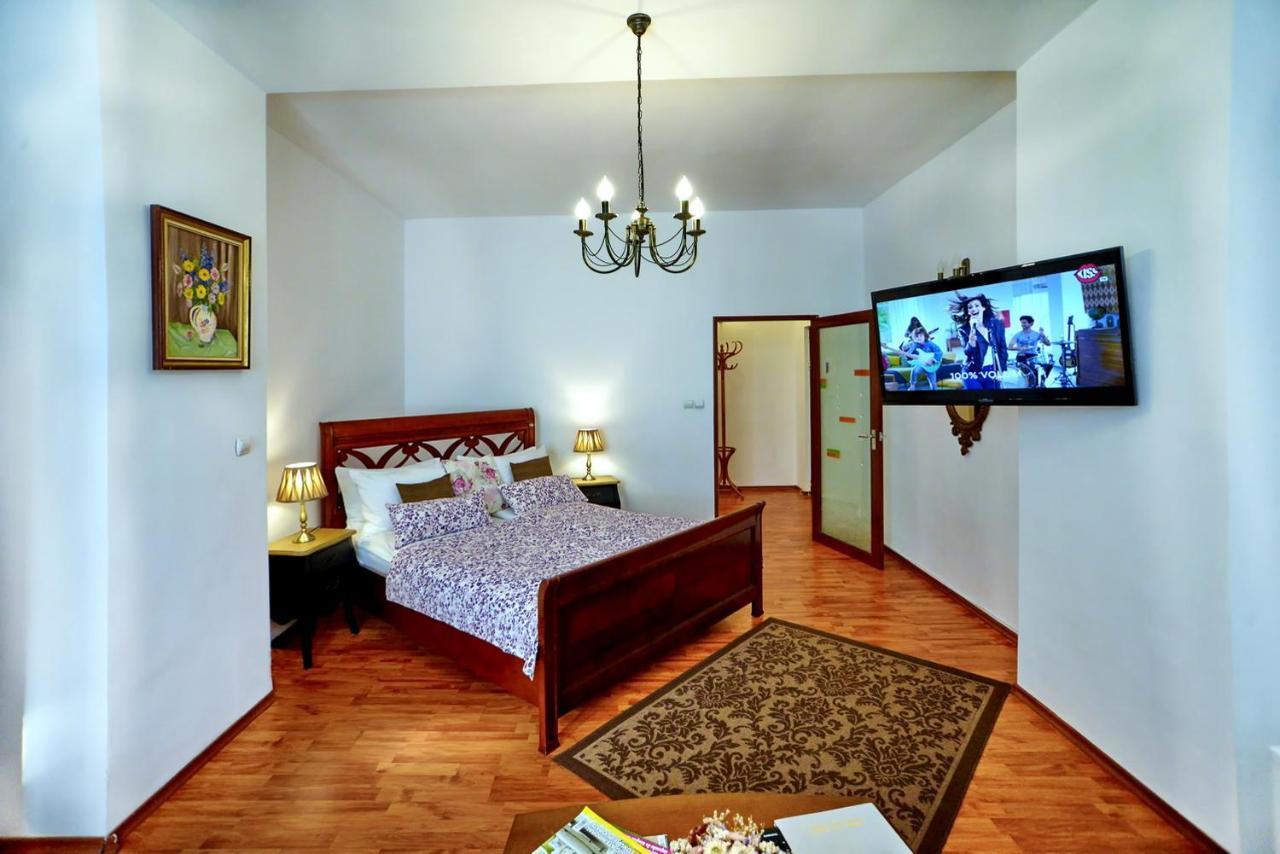 Casa Negustorului Hotell Deva Exteriör bild