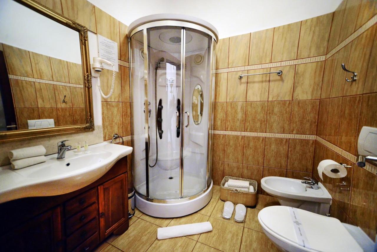 Casa Negustorului Hotell Deva Exteriör bild