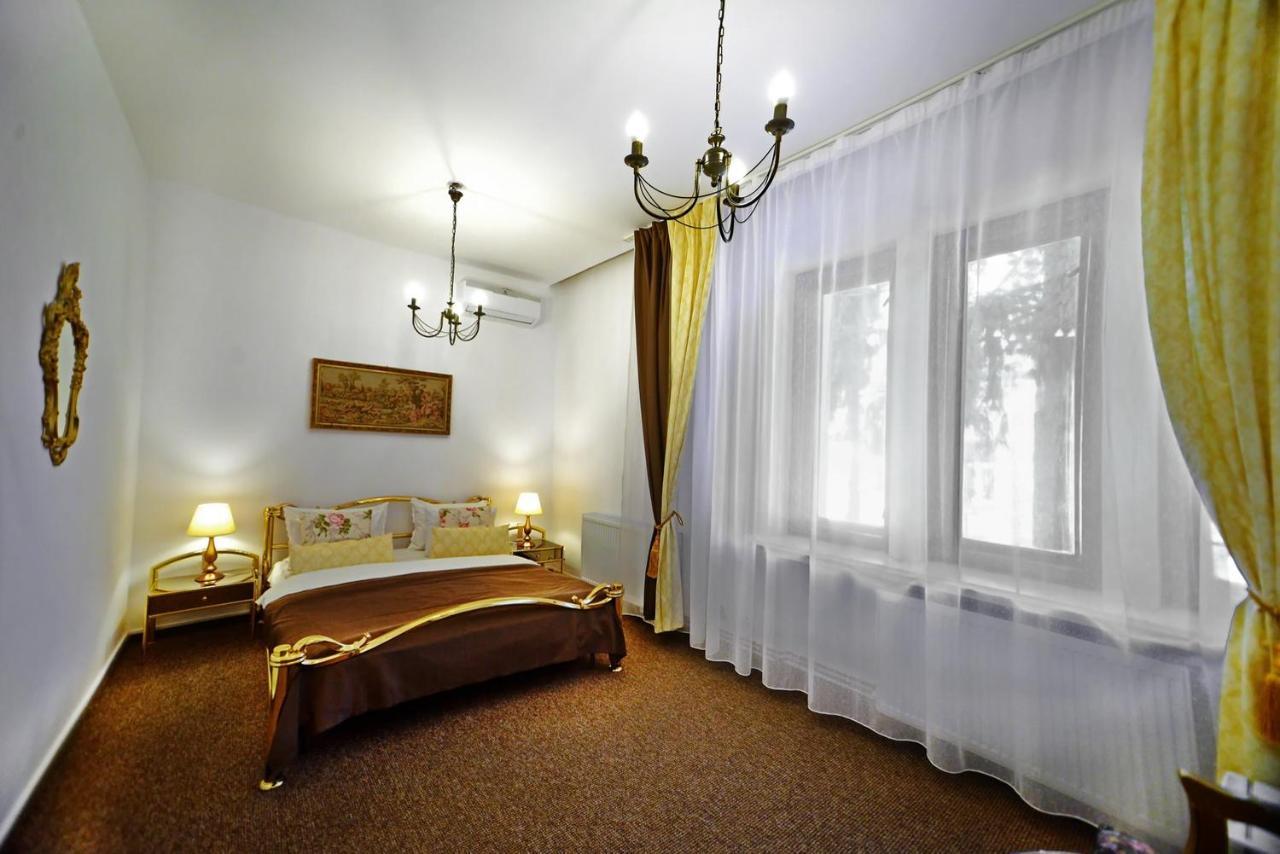 Casa Negustorului Hotell Deva Exteriör bild