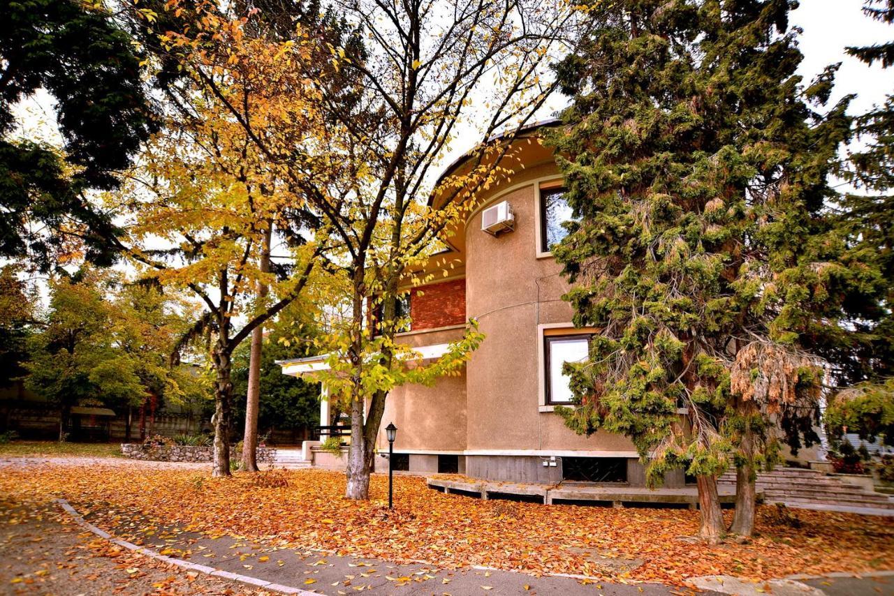 Casa Negustorului Hotell Deva Exteriör bild