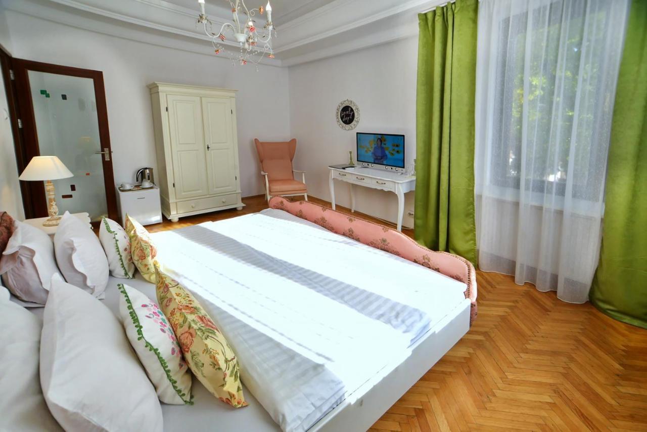 Casa Negustorului Hotell Deva Exteriör bild
