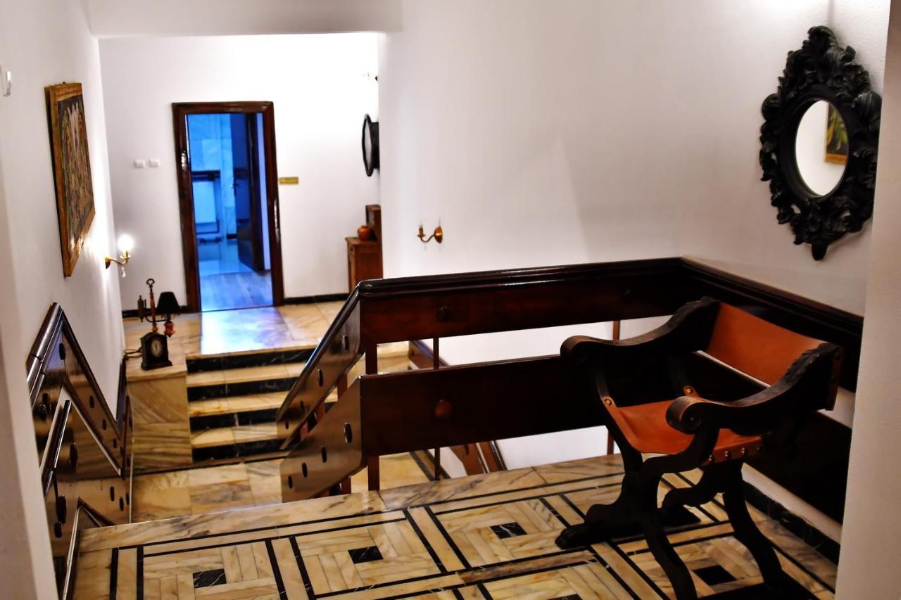 Casa Negustorului Hotell Deva Exteriör bild