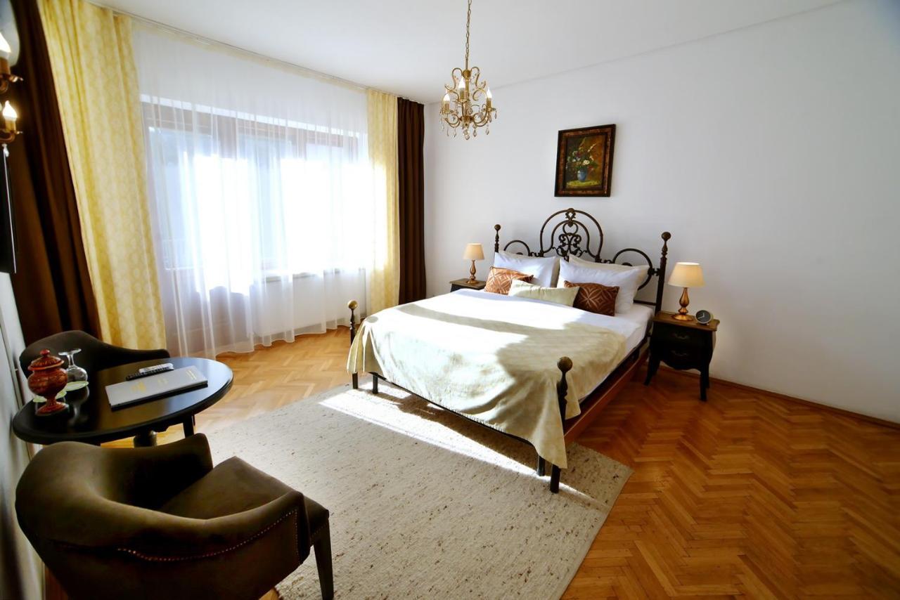 Casa Negustorului Hotell Deva Exteriör bild