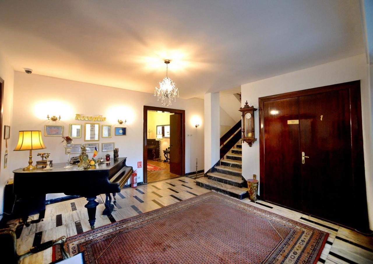Casa Negustorului Hotell Deva Exteriör bild